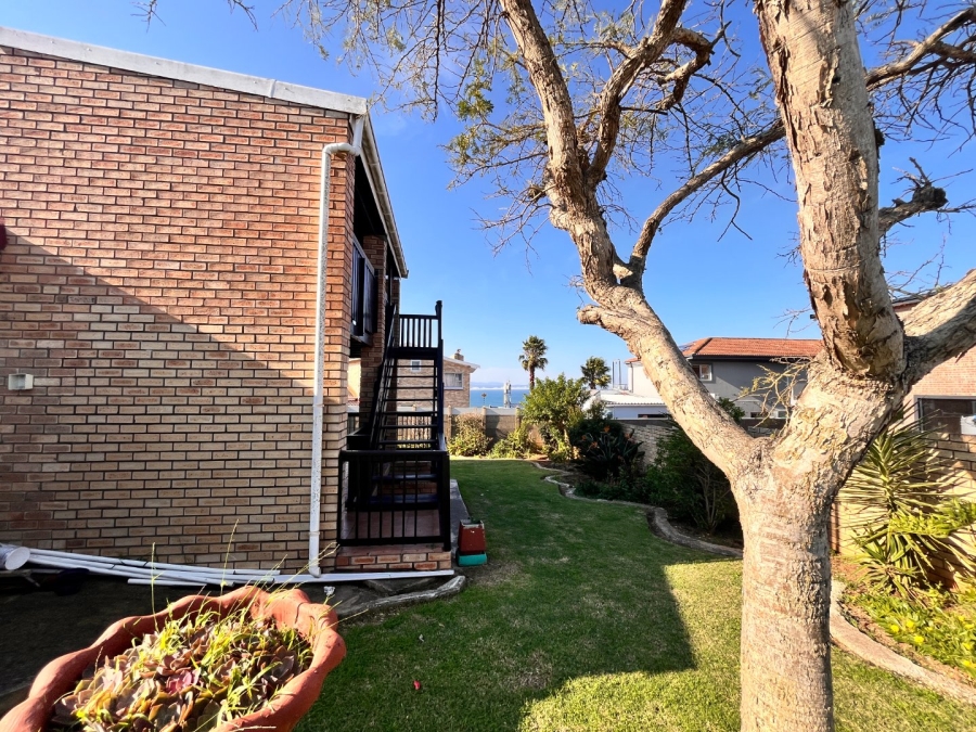 3 Bedroom Property for Sale in Wavecrest Eastern Cape